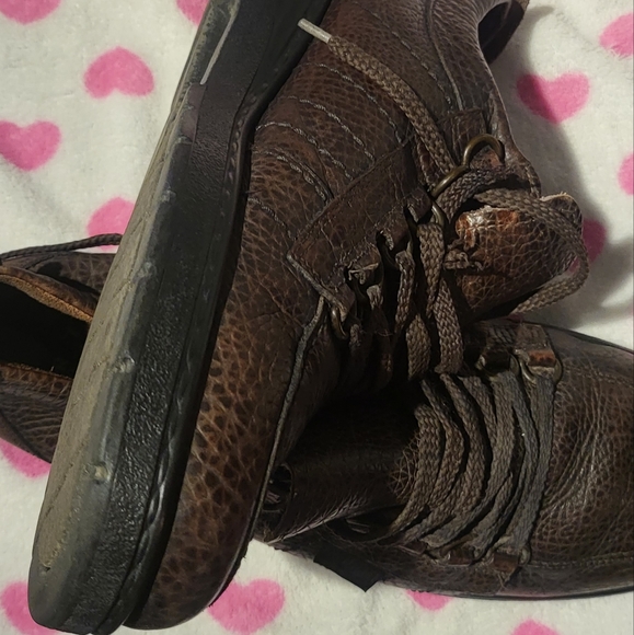 Shoe - Picture 3 of 14